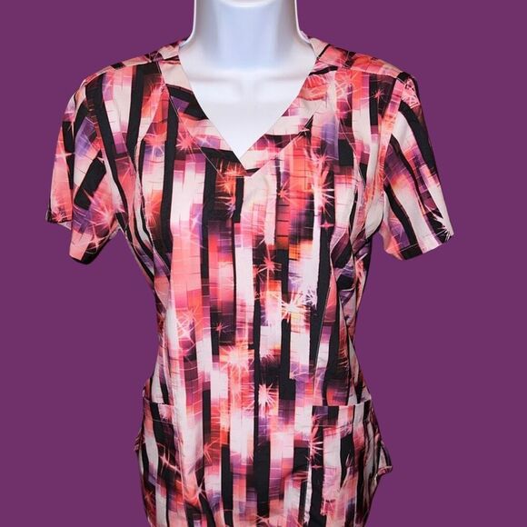 BARCO One 4PKT Printed V-Neck Princess Top Size Small - Picture 2 of 6